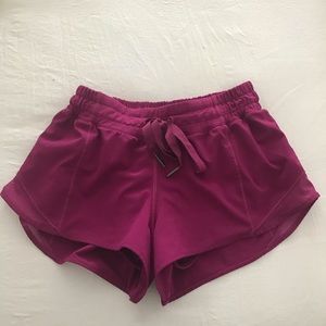 Lululemon Hotty Hot Short 2.5